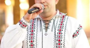 “Dragu-mi cu glaja-n mână” și “Ceteră lemnuț cu dor”sunt cele mai îndrăgite și de succes melodii ale interpretului de muzică populară Răzvan Pop. (EXCLUSIV- GALERIE FOTO)